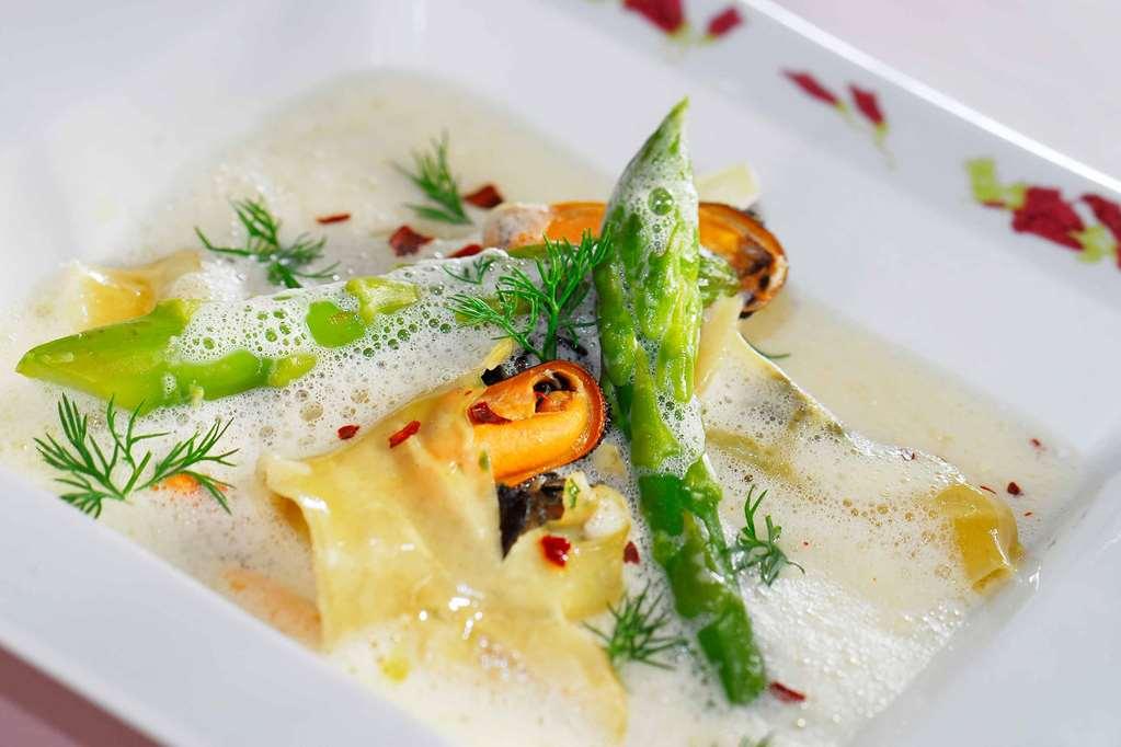 Le Clos De Bourgogne Moulins  Restaurant foto
